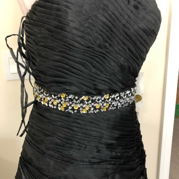 Black ruffled layers with train - Picture 7 of 14